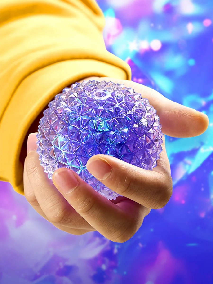 Spiky Orb de J'adore
